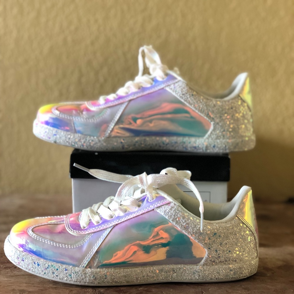 Qupid Hologram shoes size 9